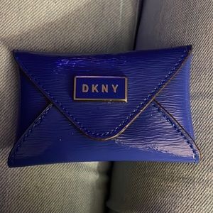 DKNY CHANGE POUCH OR CARDHOLDER. NEW W/O TAGS. NEVER USED